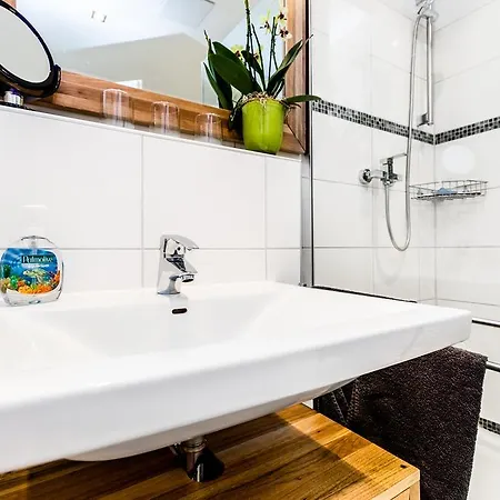 Design In Mit Terrasse *