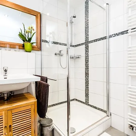 Design In Mit Terrasse *