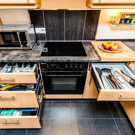 Design In Mit Terrasse شقة كولونيا