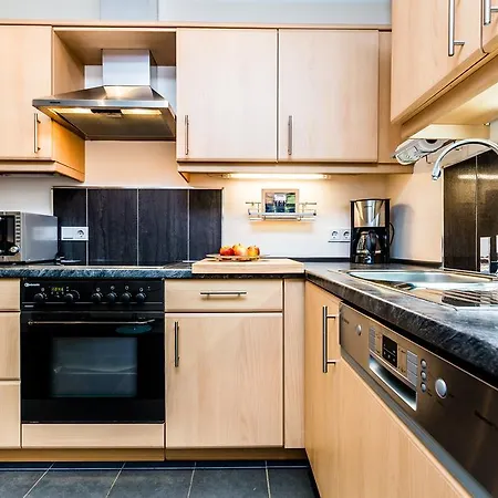 Design In Mit Terrasse كولونيا