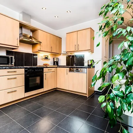 Design In Mit Terrasse *