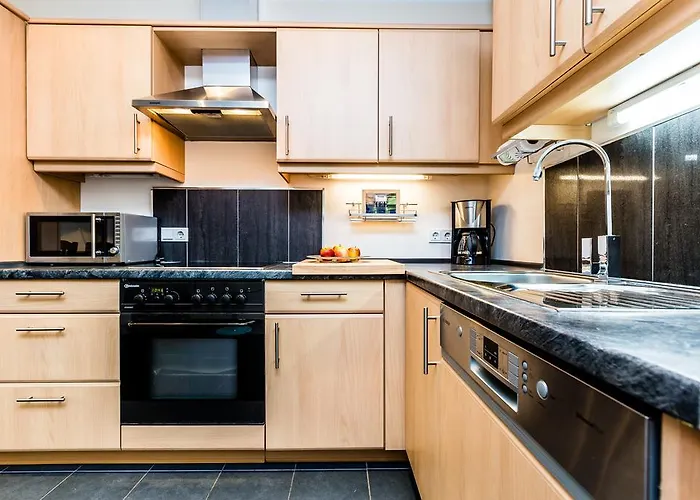 Design In Mit Terrasse كولونيا