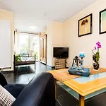 Design In Mit Terrasse Appartement